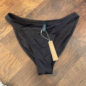 Skims bikini bottoms size small